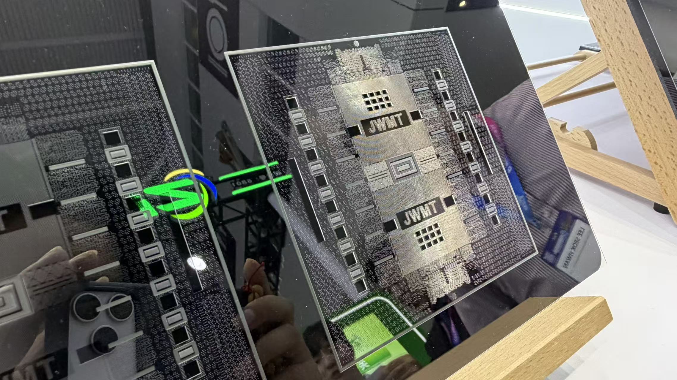 Quarter Glass Panel：玻璃面板级封装主导下一波半导体革命性浪潮